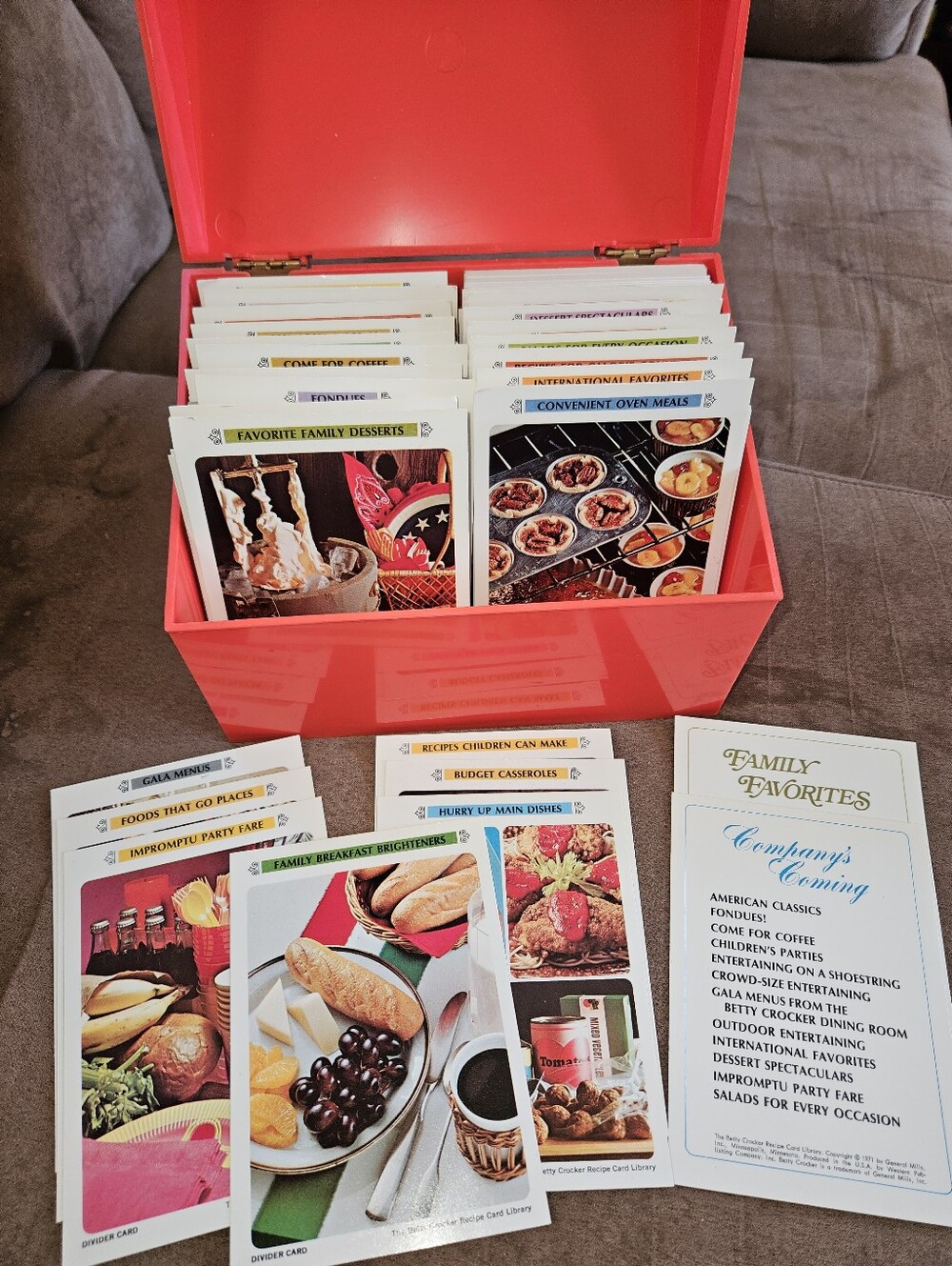 Vintage (1971) Betty Crocker Red Recipe Box/Recipes